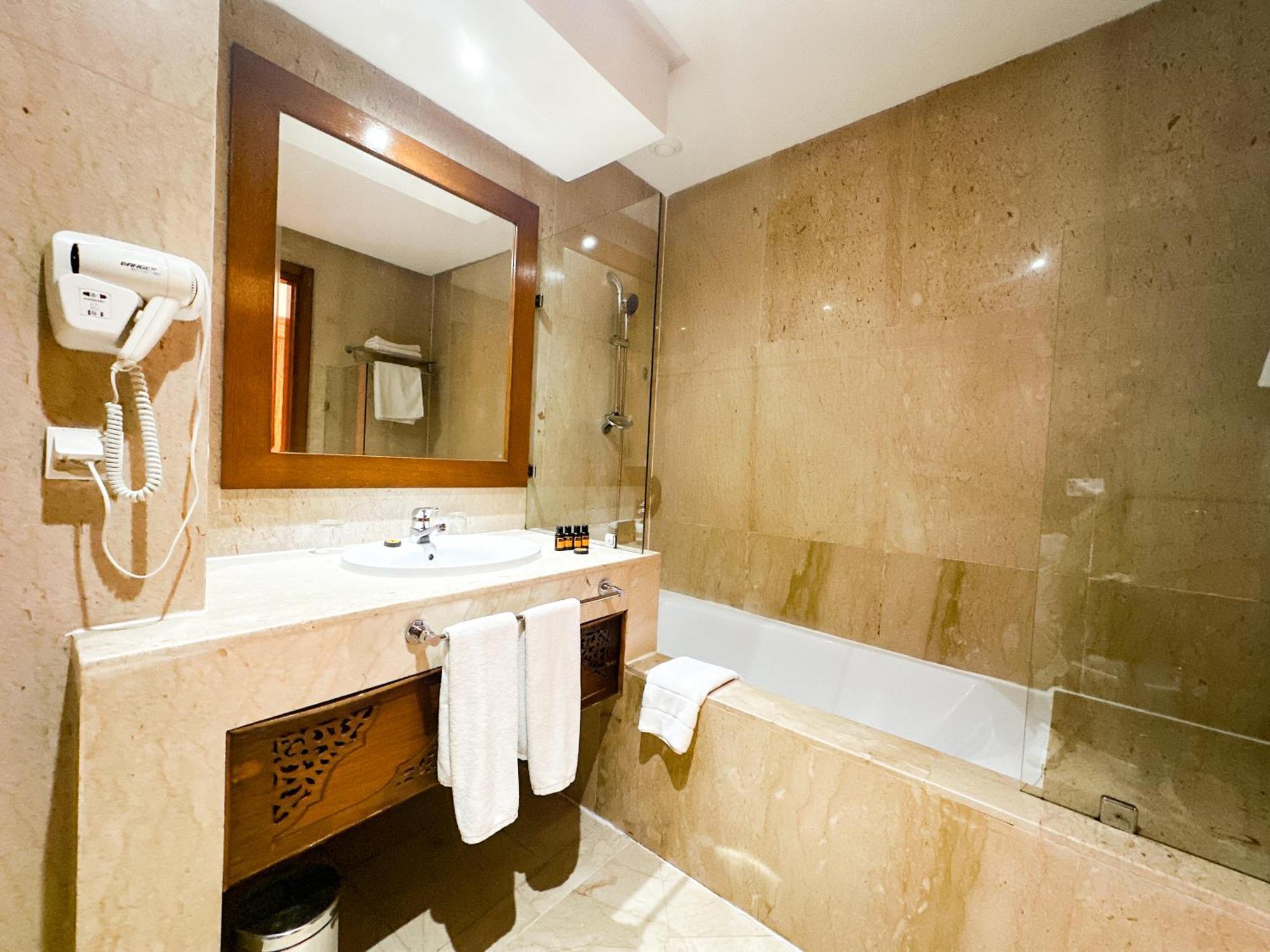 Grand Mogador Sea View & Spa Tangier Exterior photo Bathroom